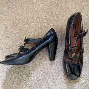 Peep toe heel bootie